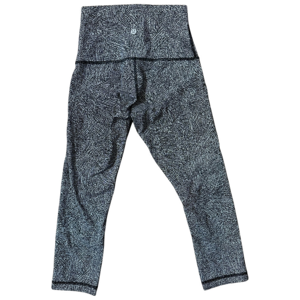 LULULEMON Wunder Under High Rise Crop Black Gray Print Luxtreme Size 4 EUC - Picture 3 of 7